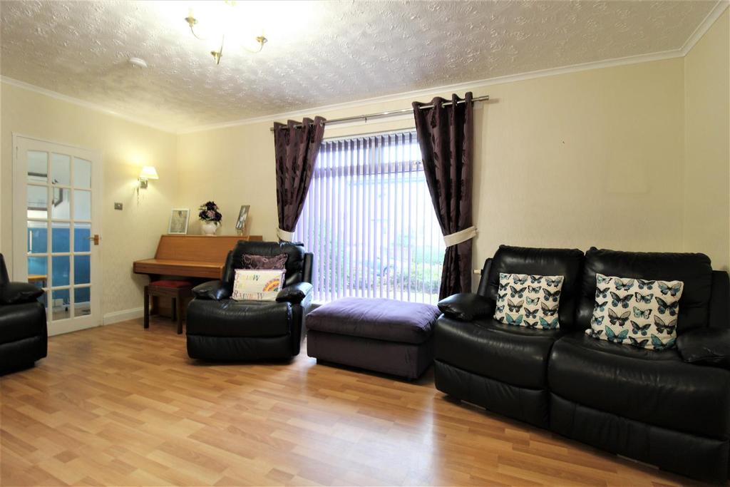 North Lodge Road, Renfrew 3 bed semidetached house £130,000