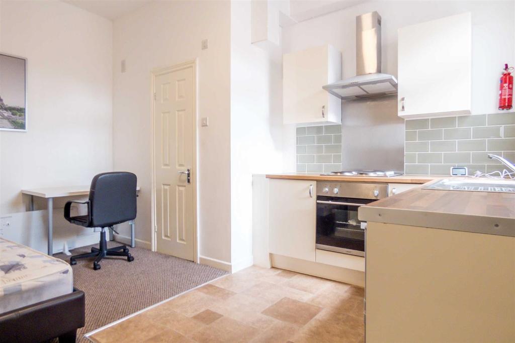Holyhead Road, Coundon, Coventry Studio £550 pcm (£127 pw)