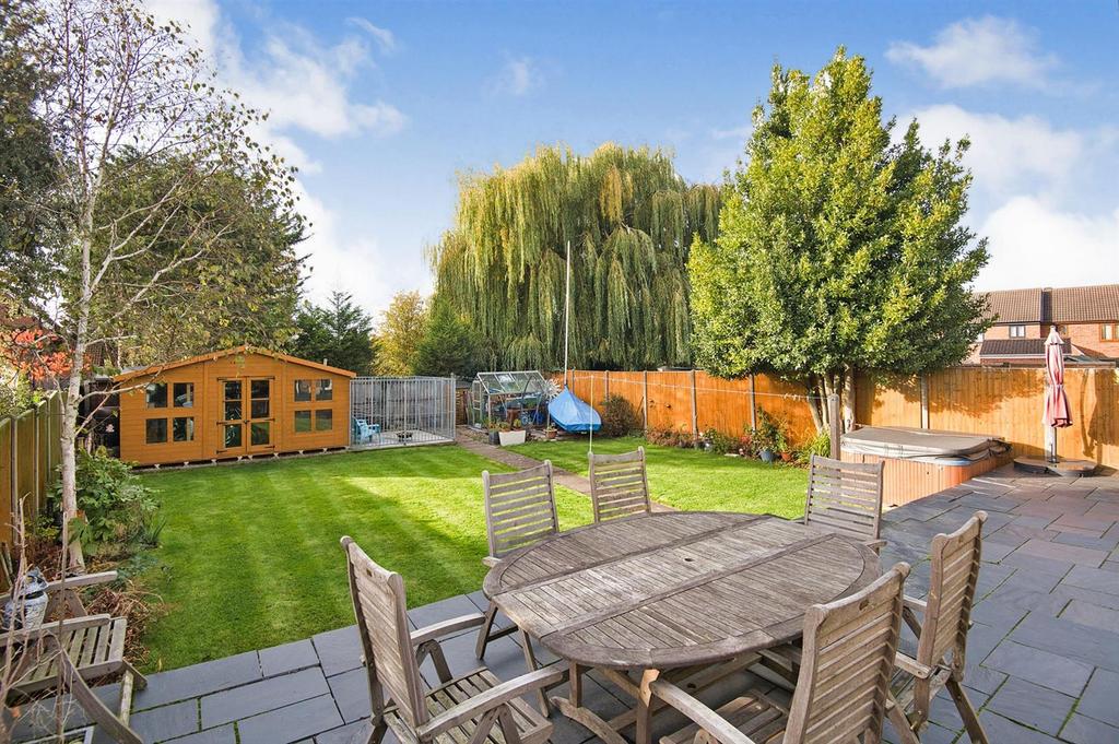 Nutts Lane, Hinckley 5 bed detached house £450,000
