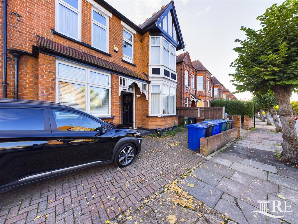 Butler Avenue, Harrow, Middlesex 1 bed flat £1,350 pcm (£312 pw)