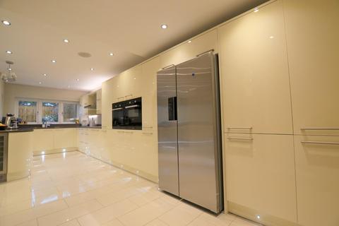 14 Chestnut Walk, Bristol, BS13 7RJ