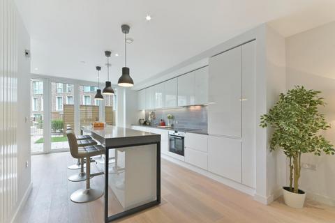 17 Admiralty Avenue, London, E16 2PL