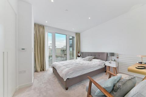 17 Admiralty Avenue, London, E16 2PL