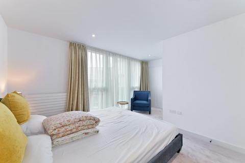 17 Admiralty Avenue, London, E16 2PL
