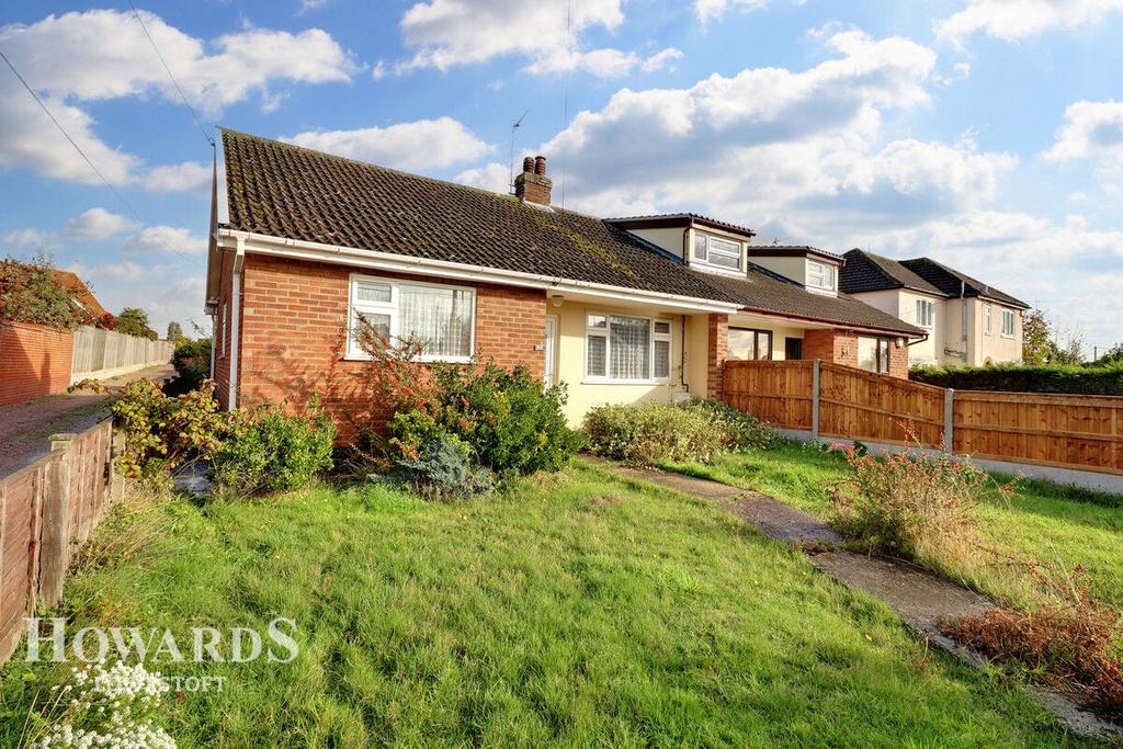 Elm Tree Road, Lowestoft 3 bed semidetached bungalow for sale £240,000