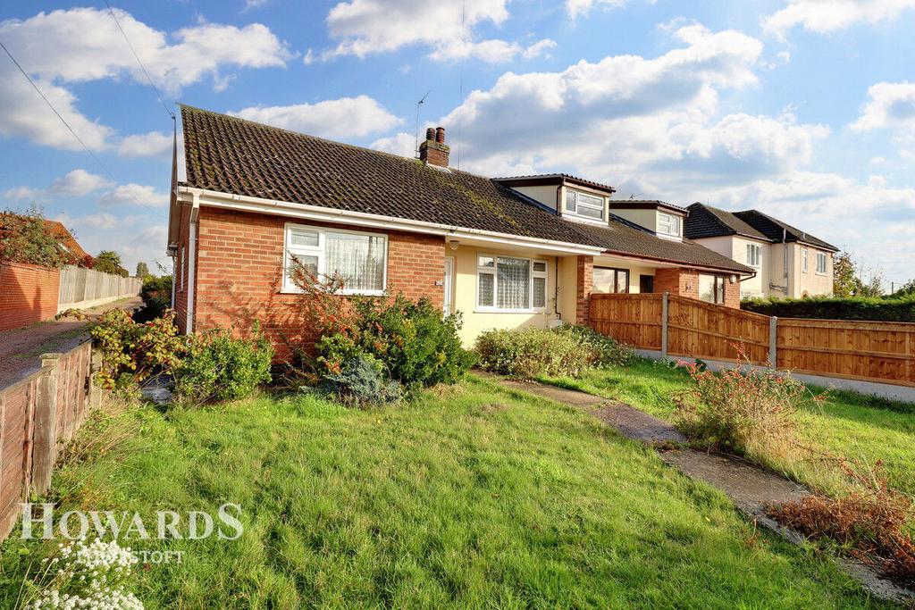 Elm Tree Road, Lowestoft 3 bed semidetached bungalow for sale £230,000