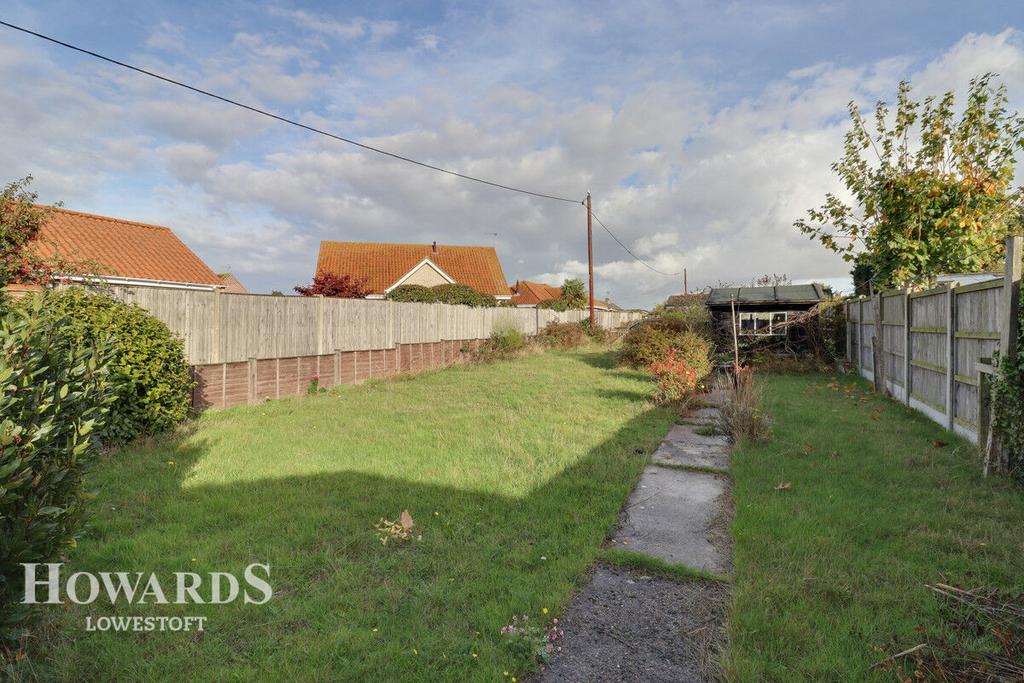 Elm Tree Road, Lowestoft 3 bed semidetached bungalow for sale £230,000