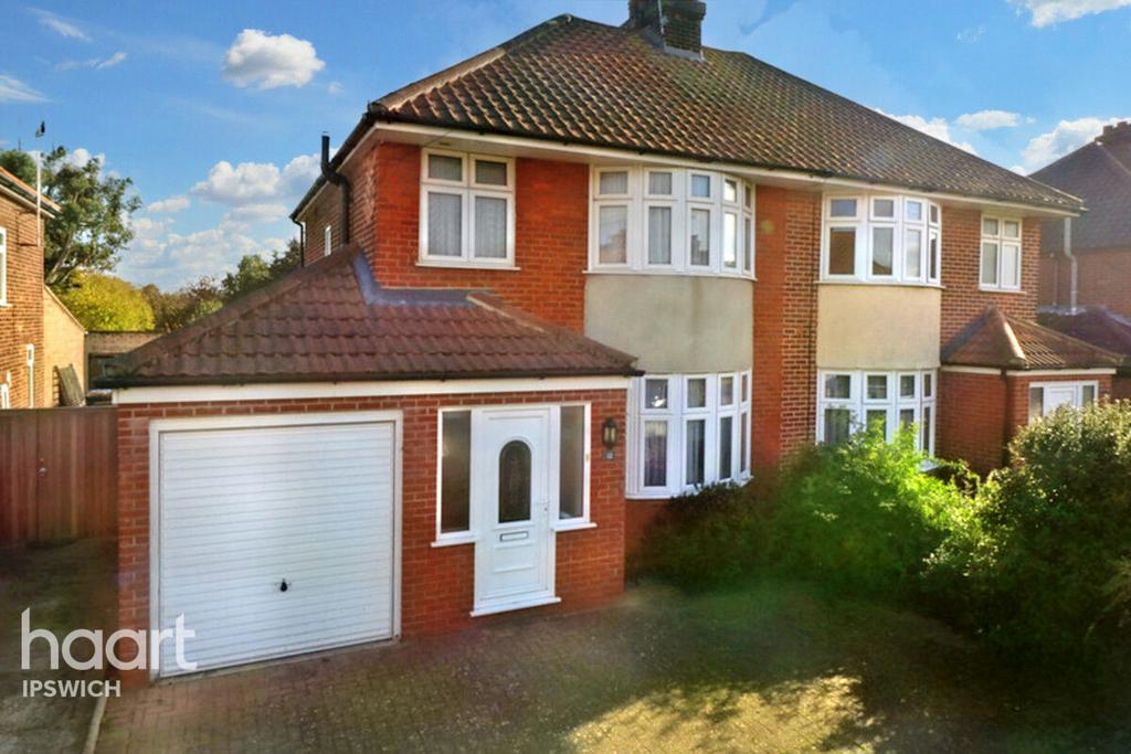 Roy Avenue, Ipswich 3 bed semidetached house £325,000