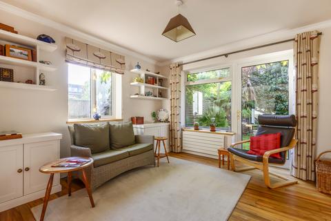 19 Douai Grove, Hampton, TW12 2SR