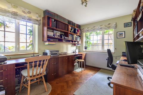 19 Douai Grove, Hampton, TW12 2SR