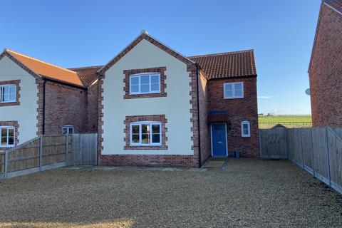 4 bedroom detached house to rent, Whiteplot Road, Methwold Hythe, Norfolk, IP26