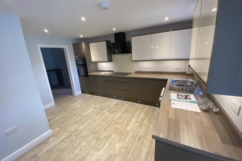 4 bedroom detached house to rent, Whiteplot Road, Methwold Hythe, Norfolk, IP26
