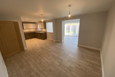 4 bedroom detached house to rent, Whiteplot Road, Methwold Hythe, Norfolk, IP26