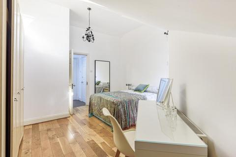 2 Aliwal Mews, London, SW11 1RA