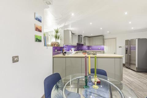 2 Aliwal Mews, London, SW11 1RA