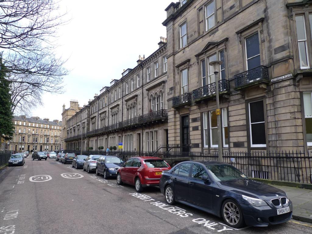 Rothesay Place, West End, Edinburgh, EH3 1 bed flat £1,060 pcm (£245 pw)