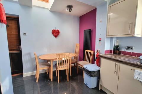 5 bedroom semi-detached house to rent, Woodstock Road, Worcester WR2