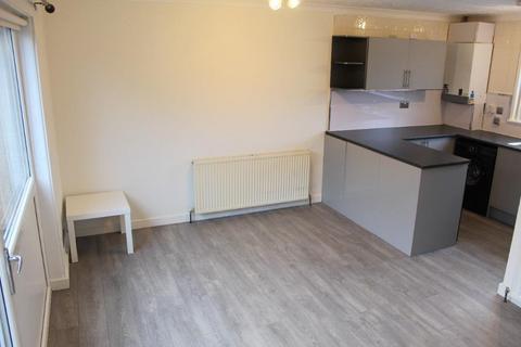 2 bedroom terraced house to rent, Martyrs Place, Bishopbriggs, Glasgow, G64