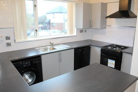 2 bedroom terraced house to rent, Martyrs Place, Bishopbriggs, Glasgow, G64