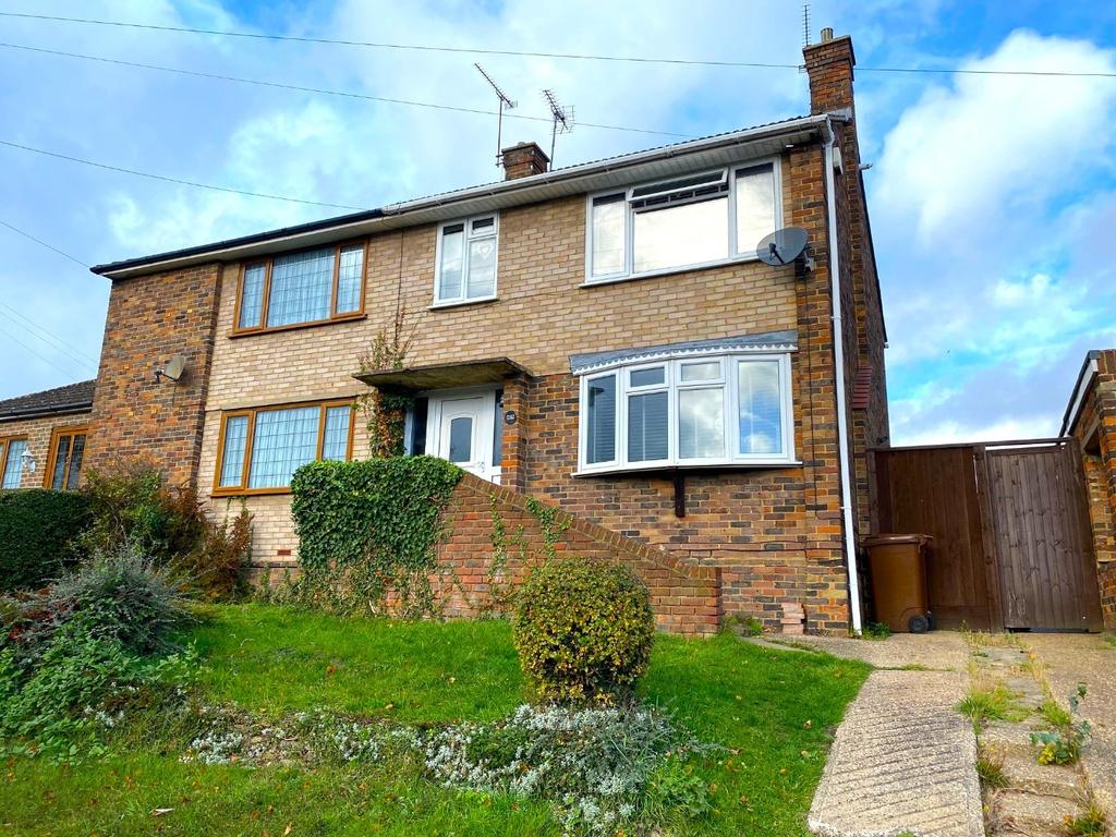 Lonsdale Drive, Rainham, 3 bed semidetached house £375,000