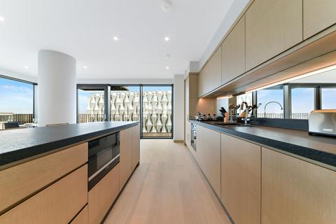 2 bedroom flat to rent, Legacy Building, Embassy Gardens, London, SW11