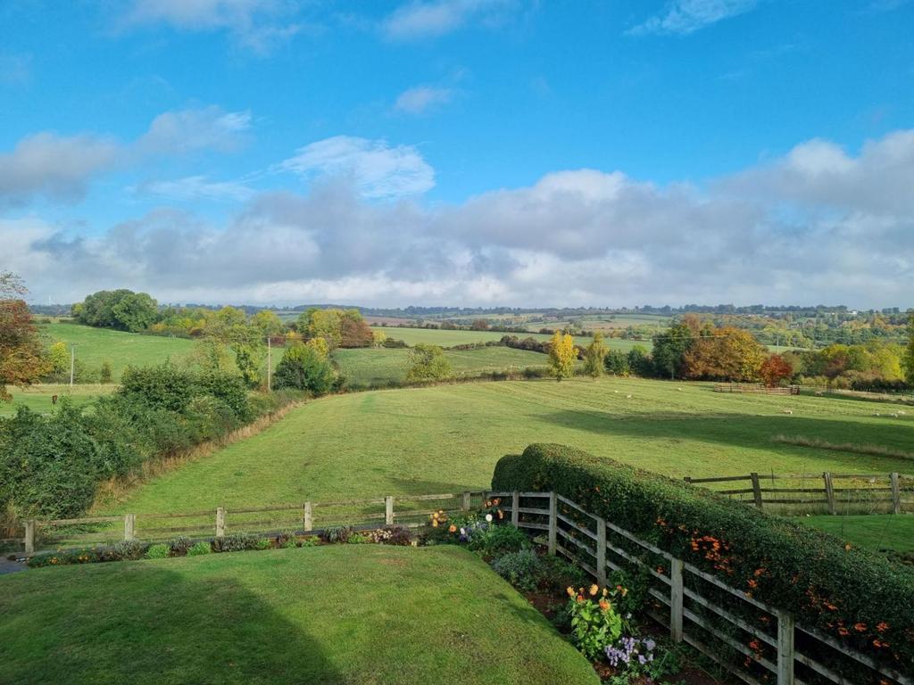The Orchards, Ravensthorpe, Northampton NN6 8EF 5 bed detached house