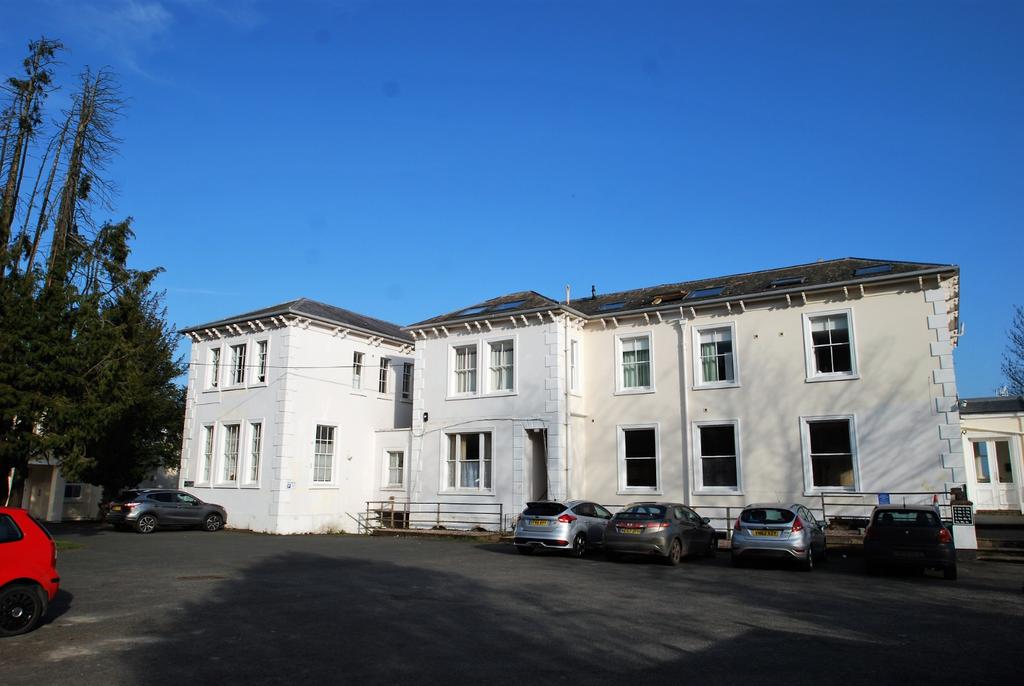 Park Field, Victoria Road, Malvern... 1 bed flat £625 pcm (£144 pw)