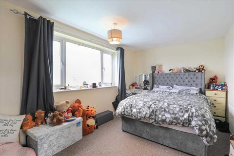 3 bedroom semi-detached house for sale, Thames Court, Burton Latimer