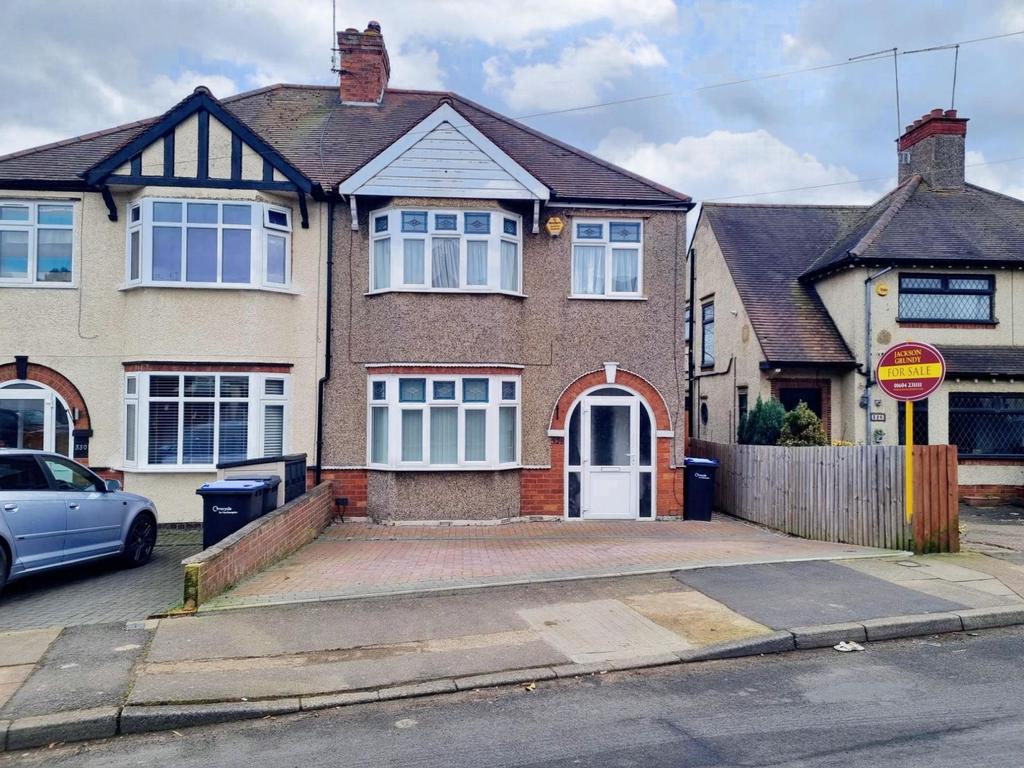 Birchfield Road East, The Headlands, Northampton NN3 2SZ 3 bed semidetached house £280,000
