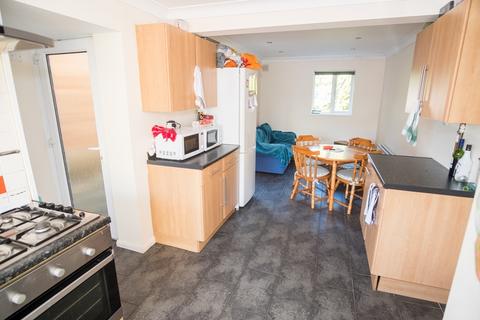 5 bedroom detached house to rent, 5 Bed HMO on Talbot Drive