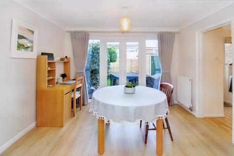 81 Pond Close, Overton, Basingstoke, RG25 3LZ