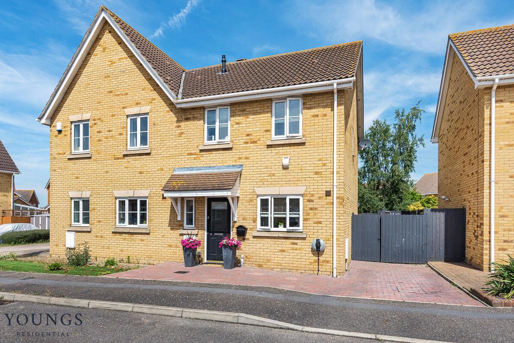 Jasmine Close, Canvey Island, SS8 3 bed semidetached house £340,000