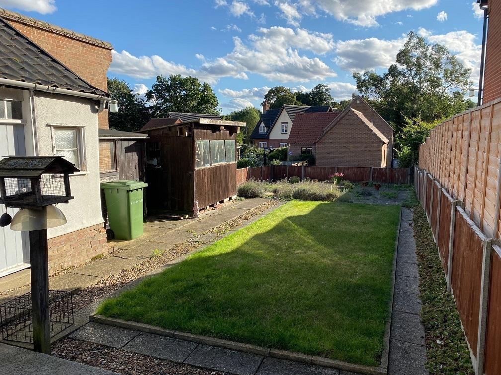 School Lane, East Harling, NR16 2LU 2 bed semidetached house £675