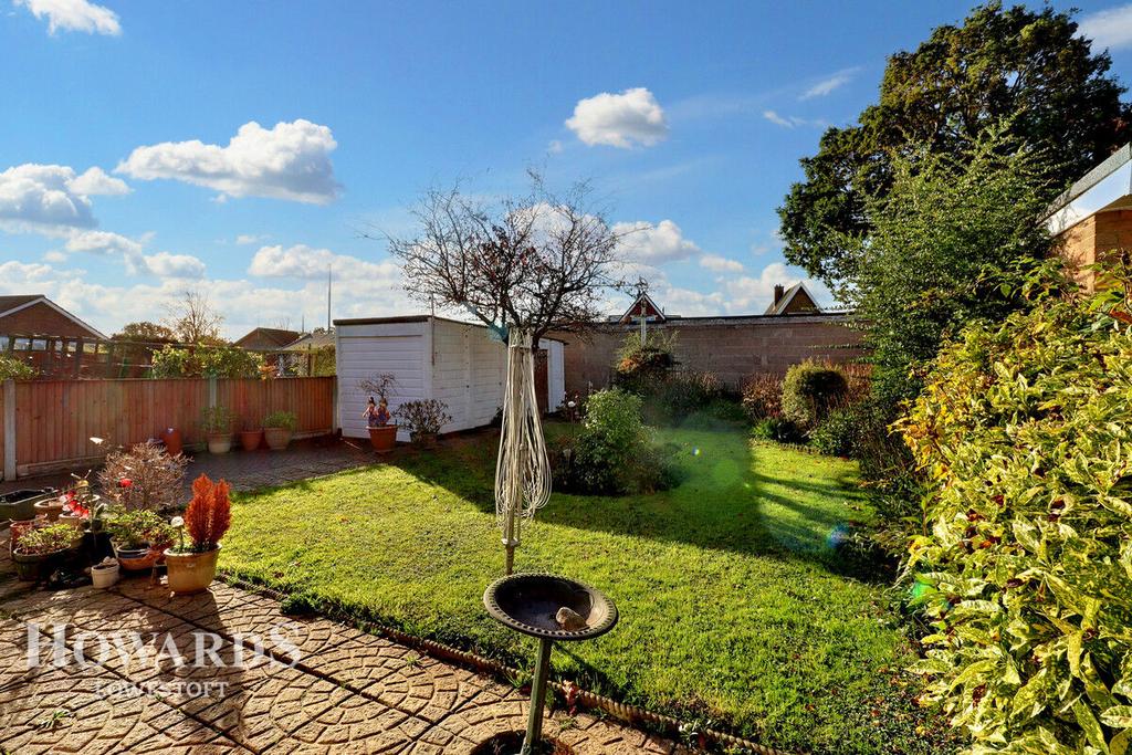 June Avenue, Lowestoft 3 bed detached bungalow £260,000