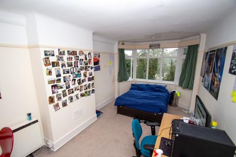 4 bedroom detached house to rent, Student house on St Lukes Road - SEE VIDEO TOUR