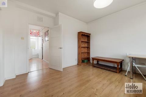 3 bedroom apartment to rent, Vermont Road, London, SW18