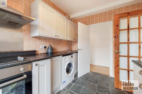 3 bedroom apartment to rent, Vermont Road, London, SW18