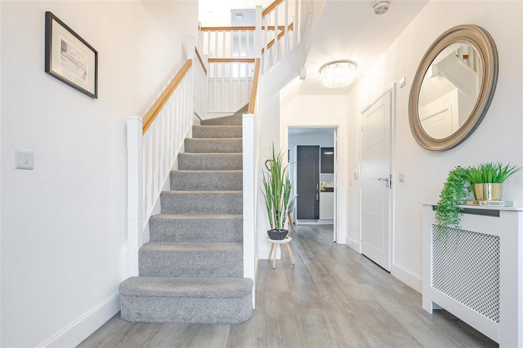 Bissett Place, Bathgate 5 bed house £375,000