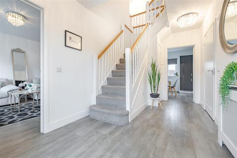 17 Bisset Place, Bathgate, EH48 2XR