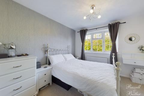 27 Bodenham Close, Buckingham, MK18 7HR