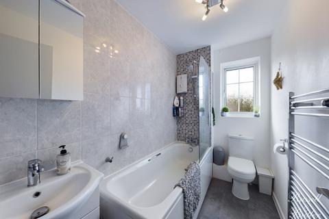 27 Bodenham Close, Buckingham, MK18 7HR