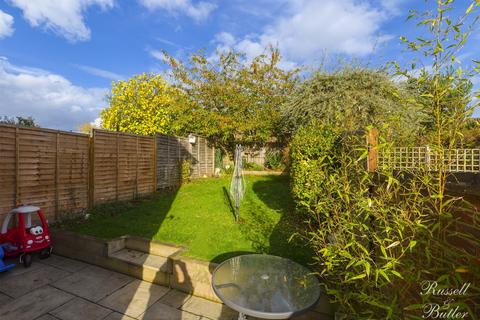 27 Bodenham Close, Buckingham, MK18 7HR