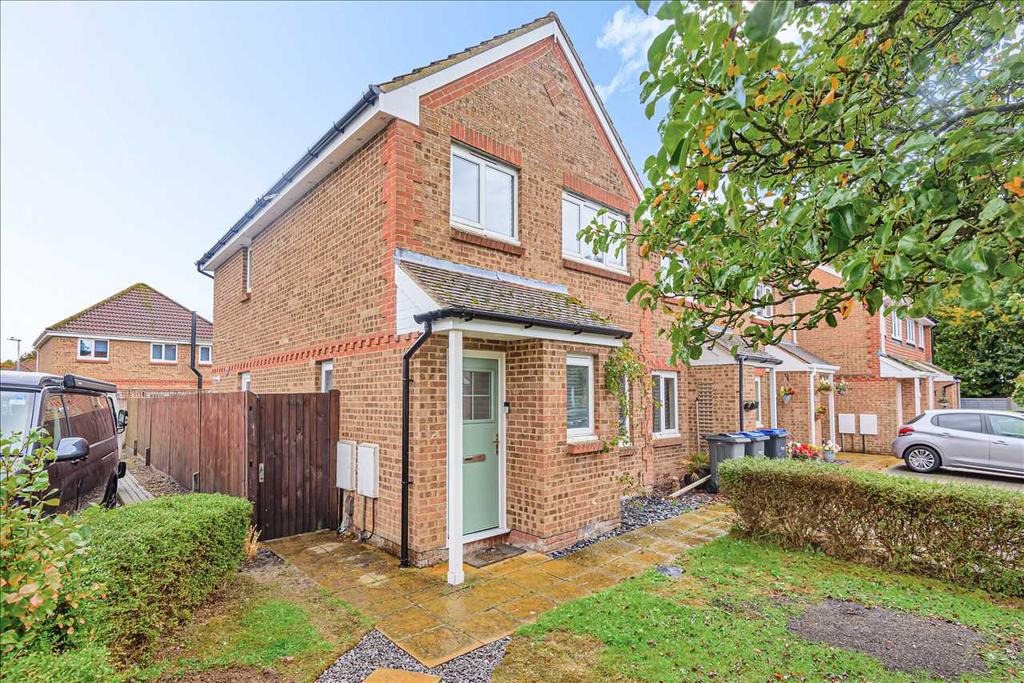 Cornflower Way, Ludgershall 3 bed end of terrace house £1,175 pcm (£