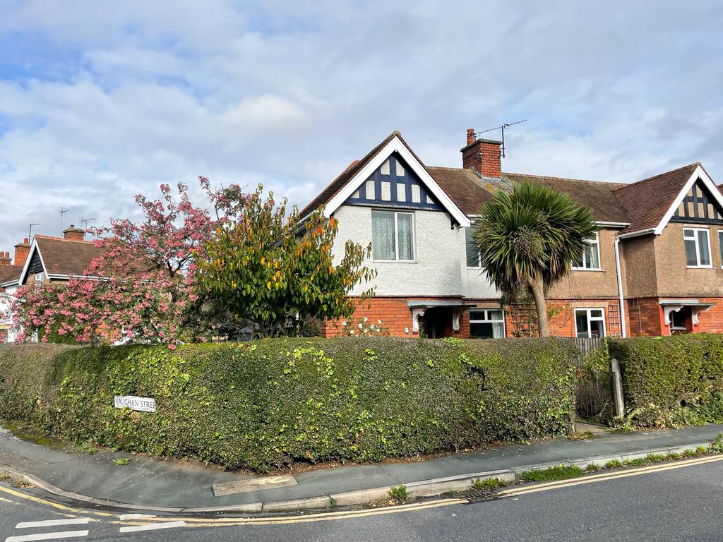 Symonds Street, Off Bath Street, Hereford 3 bed end of terrace house