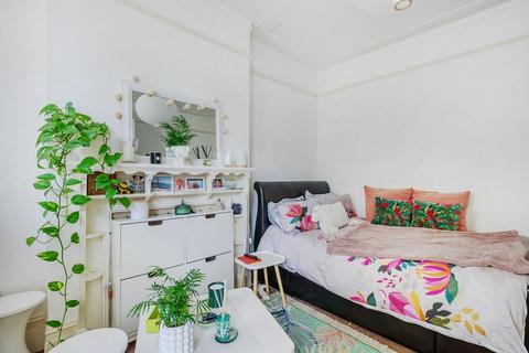 46 Wilton Road, London, N10 1LS