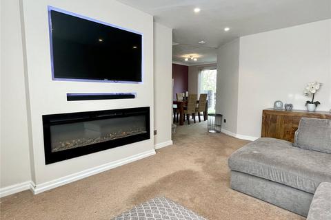 8 Brackenwood Close, Royton, Oldham, OL2 5DE