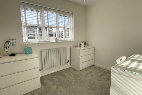 8 Brackenwood Close, Royton, Oldham, OL2 5DE