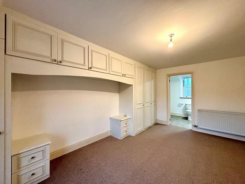 Master Bedroom (en suite)