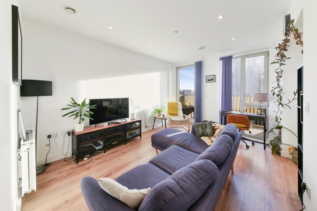 Copeland Court, London E16 1 bed flat for sale £430,000