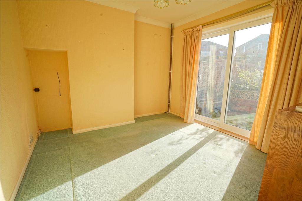Larch Avenue, Wickersley, Rotherham... 3 bed semidetached house £150,000